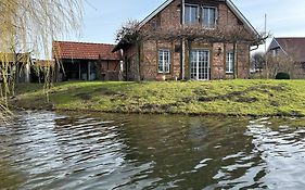 Traumhaus direkt am See Mit Whirlpool